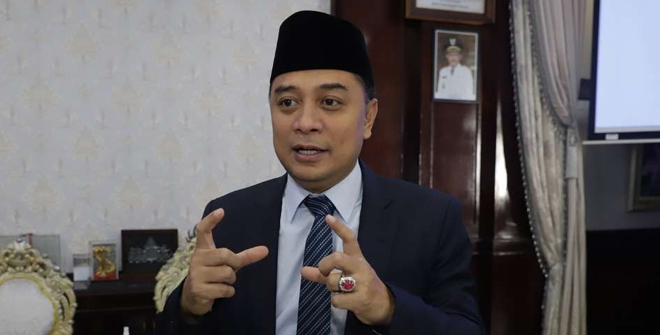 Walikota Surabaya Eri Cahyadi saat mengatakan akan melakukan lelang motor milik ASN dan diganti motor listrik. (Foto: Humas Pemkot Surabaya)