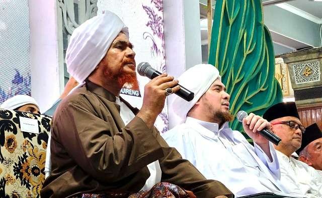 Habib Umar bin Hafidz, sebelum tampil di Masjid Al-Akbar Surabaya, hadir di Pesantren Tebuireng Jombang, pada Selasa, 22 Agustus 2023 malam. (Foto: jatman)