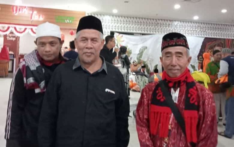 KH Marzuki Mustamar, Pengaruh Pesantren Sabilurrosyad Kota Malang bersama santrinya. (Foto: dok/ngopibareng.id)