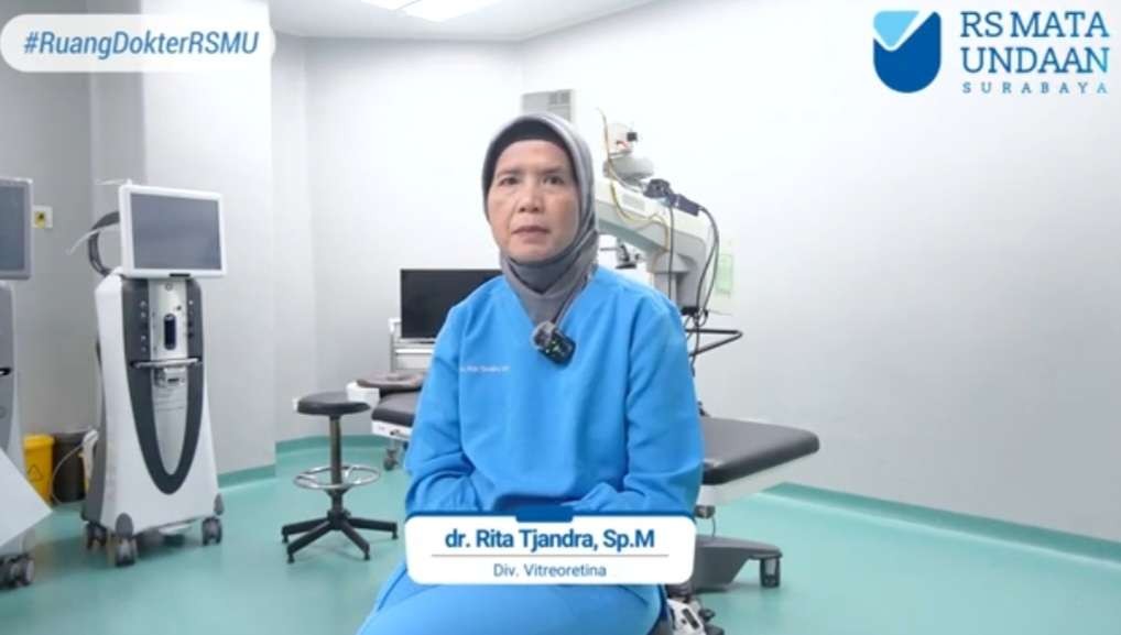 Dokter Rita Tjandra saat menjelaskan mengenai Retinopati Hipertensi dalam konten #ruangdokter. (Foto: Tangkapan Layar)