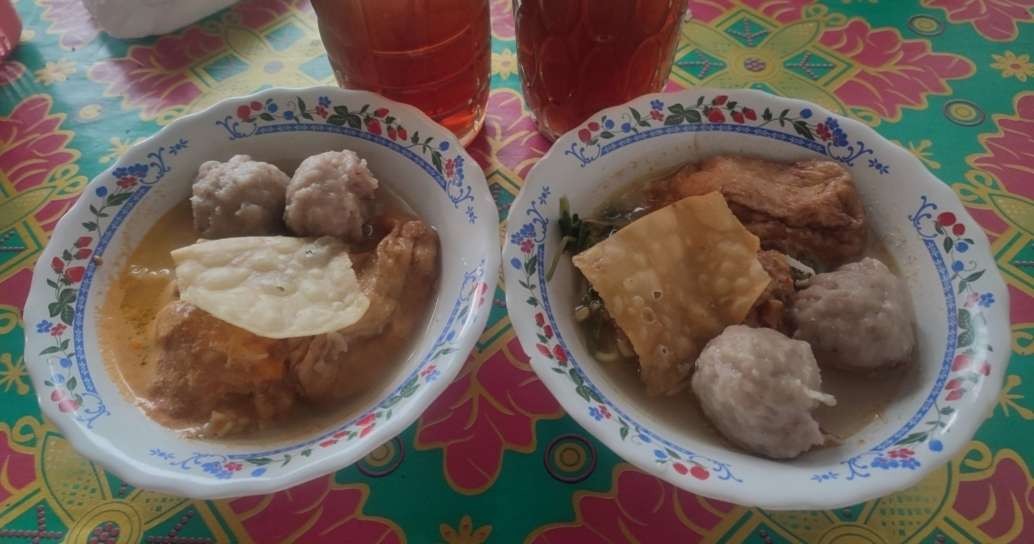 Bakso pecel Pacet kuliner unik di Mojokerto. (Foto Deni Lukmantara/Ngopibareng.id)
