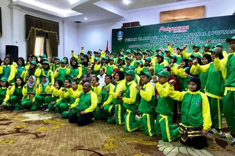 Atlet pelajar Jawa Timur meraih empat medali emas cabang olahraga senam artistik putra dan putri pada Popnas XVI di Palembang. (Foto: Ant)