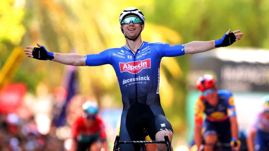 Kaden Groves (Alpecin-Deceuninck) berhasil menjadi juara satu di Vuelta a Espana 2023 etape 4. (Foto: Istimewa)