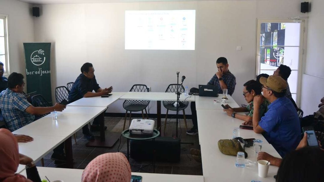 Google bersama Asosiasi Media Siber Indonesia (AMSI) menggelar pertemuan dengan puluhan awak redaksi media siber di Jawa Timur, Kamis 31 Agustus 2023. (Foto: Dyah Ayu Pitaloka/Ngopibareng.id)