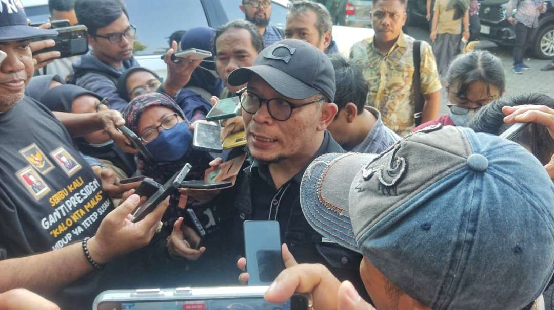 Waketum DPP PKB, Hanif Dhakiri saat tiba di Gedung DPW PKB Jatim, Surabaya, Jumat 1 September 2023. (Foto: Fariz Yarbo/Ngopibareng.id)