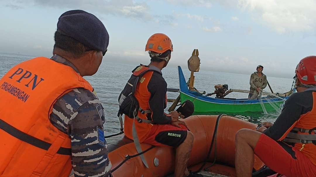 Tim SAR Gabungan melakukan pencarian pada bocah 9 tahun yang hilang terseret arus (foto:Basarnas Bali)