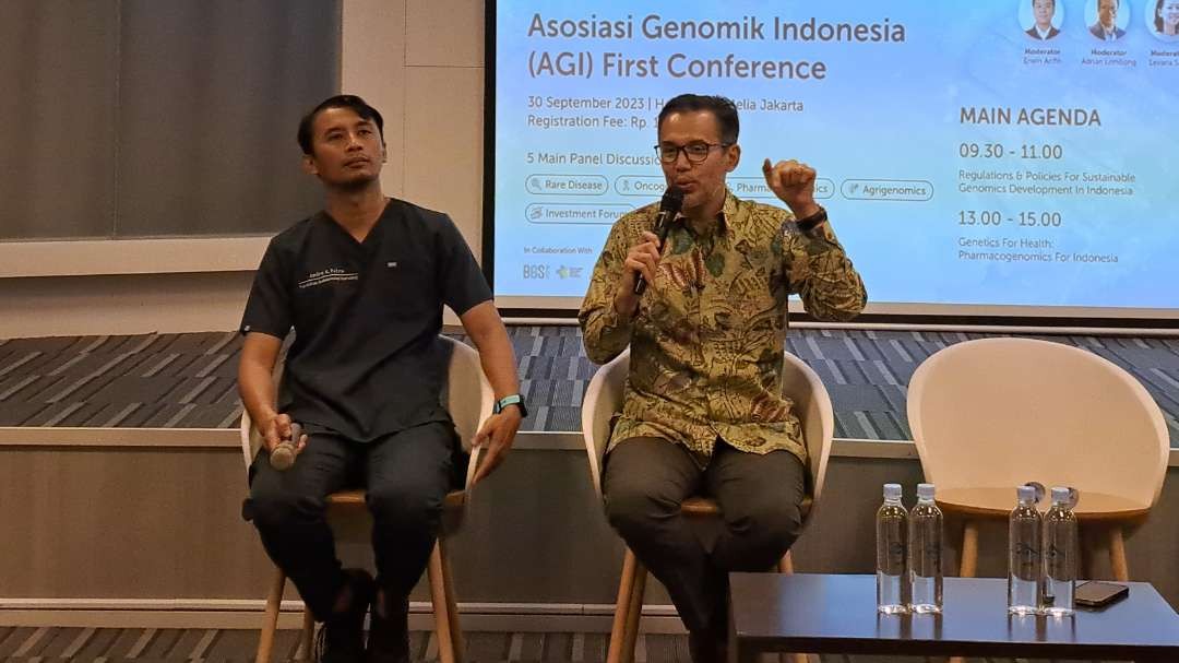 CEO Morula IVF, Dr dr Ivan Rizal Sini saat melakukan talkshow di National Hospital Surabaya. (Foto: Pita Sari/Ngopibareng.id)