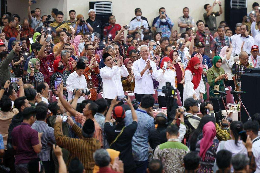 Ganjar Pranowo dan Taj Yasin Maimoen pada hari terakhir masa jabatan mereka sebagai Gubernur dan Wakil Gubernur Jawa Tengah di GOR Jatidiri, Kota Semarang, Selasa, 5 September 2023. (Foto: Humas Pemprov Jateng)