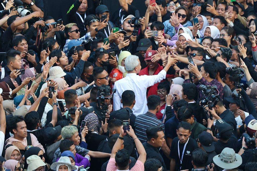 Momen perpisahan Ganjar Pranowo dengan warga Jawa Tengah. (Foto: Istimewa)