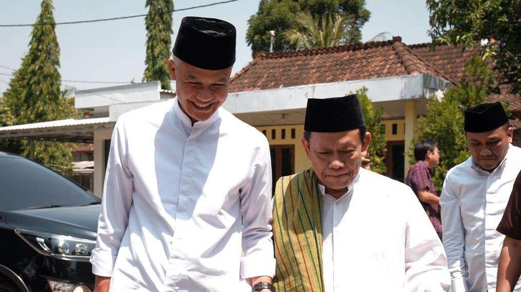 Ganjar Pranowo sowan KH Munif Zuhri ke Pesantren Girikesumo, Mranggen, Demak. (Foto: Istimewa)