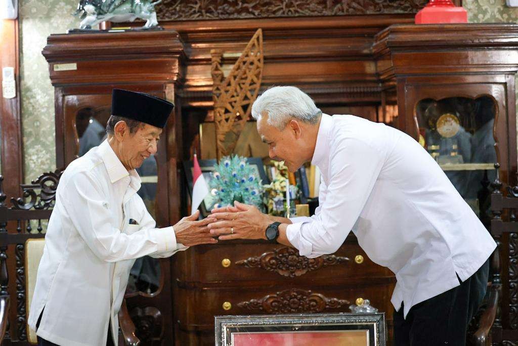 Momen perpisahan Ganjar Pranowo dengan Badan Amil Zakat Nasional (Baznas) Jawa Tengah. (Foto: Istimewa)