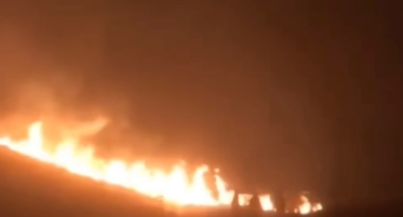 Kebakaran di Kawasan Savana Kaldera Taman Nasional Bromo Tengger Semeru. (Foto: Instagram @Malangraya_info)