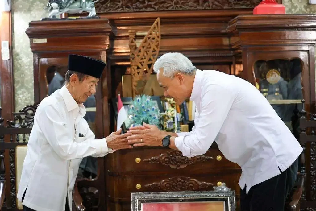 Momen perpisahan Ganjar Pranowo dengan Badan Amil Zakat Nasional (Baznas) Jawa Tengah. (Foto: Istimewa)