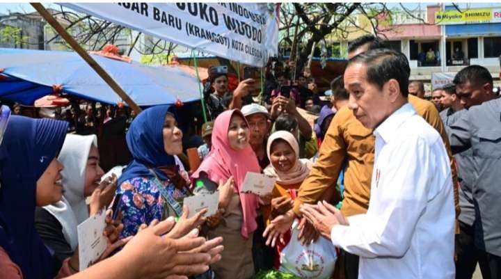 Presiden Jokowi meninjau Pasar Kranggot Cilegon, harga pangan disebut baik. (foto: Setpres)