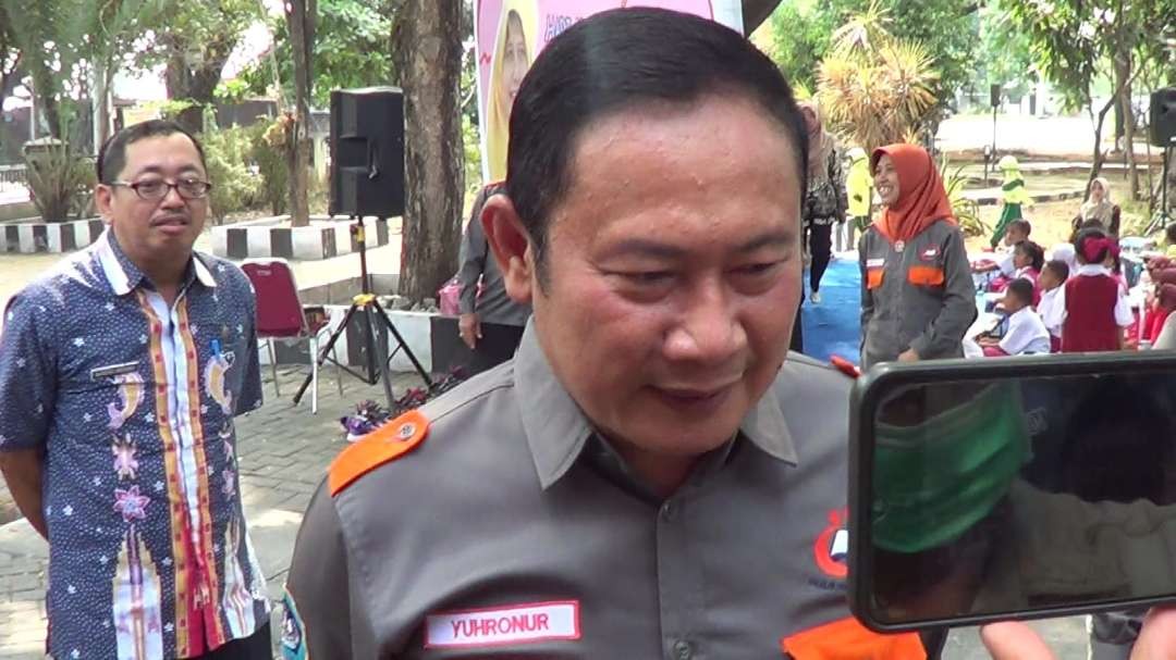 Bupati Lamongan Yuhronur Efendi saat diwawancarai wartawan (Foto : Istimewa)