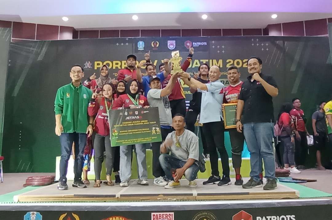 Para atlet Kabupaten Nganjuk mencatatkan prestasi membanggakan yaitu menjadi juara umum di cabang olah raga angkat berat di arena Pekan Olah Raga Provinsi (Porprov) Jawa Timur VIII. (Foto: istimewa)
