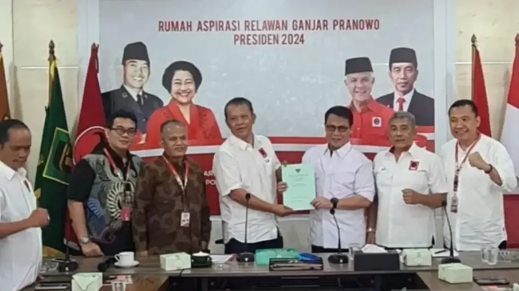 Relawan Projo resmi bergabung dengan Tim Pemenangan Ganjar Pranowo dan menyampaikan dukungan mereka terhadap bacapres PDIP tersebut. (Foto: Ant)
