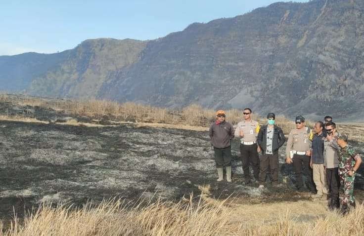 Bekas kebakaran hutan dan lahan (karhutla) di kawasan Bromo yang terbakar selama 10 hari sejak Rabu, 6 September 2023. (Foto: Ikhsan Mahmudi/Ngopibareng.id)