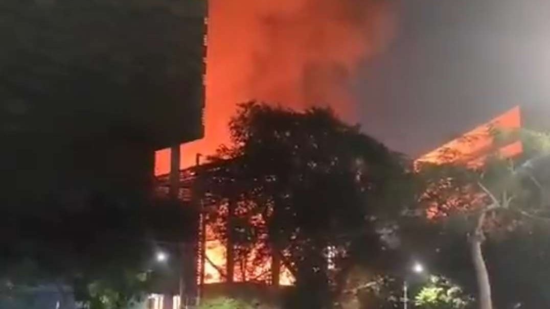 Kebakaran Museum Nasional atau Museum Gajah di Jalan Medan Merdeka Barat, Jakarta Pusat, Sabtu  16 September 2023 malam. (Foto: Instagram Humas Jakfire)