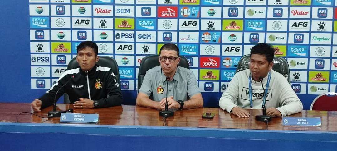 Persik Kediri dipermalukan Persija Jakarta di kandang usai kalah 1-2 dalam laga pekan ke-12 Liga 1 2023/2024. (Foto: Fendi Lesmana/Ngopibareng.id)