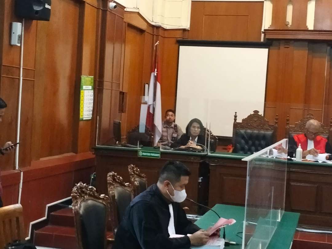 Sidang perkara Susanto di PN Surabaya. Sudanto dituntut 4 tahun penjara. (Foto: Istimewa)
