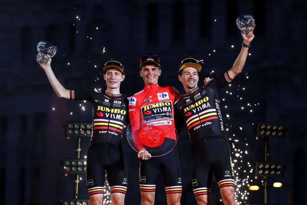 Sepp Kuss menjadi raja Vuelta a Espana 2023. tim Jumbo Visma jadi tim terbaik dan satu-satunya tim yang memenangkan tiga Grand Tour dalam setahun.