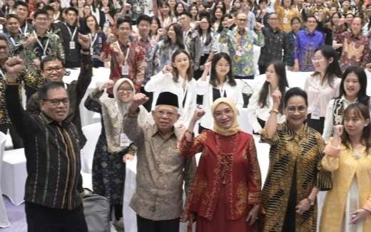 Wapres KH Ma'ruf Amin bersama diaspira Indonesia di RRT, diingatkan setiap informasi harus disaring lebih dulu  sebelum dishare  ( foto: Setwapres)