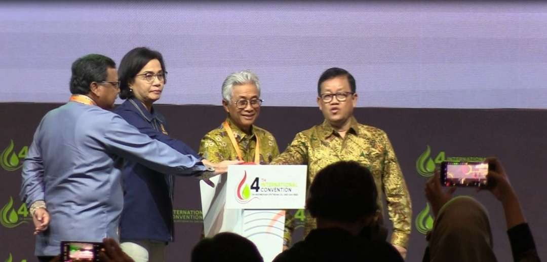 Foto dari kiri ke kanan: Wakil Kepala SKK Migas - Nanang Abdul Manaf, Menteri Keuangan - Sri Mulyani, Kepala SKK Migas - Dwi Soetjipto, Ketua Komisi VII DPR RI - Sugeng Suparwoto. (Foto: istimewa)