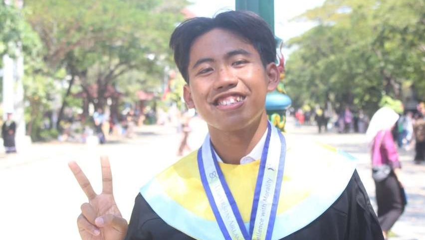 Mahasiswa Psikologi Unair, Wahyu Cahyono yang berhasil lulus tanpa skripsi. (Foto: Pita Sari/Ngopibareng.id)