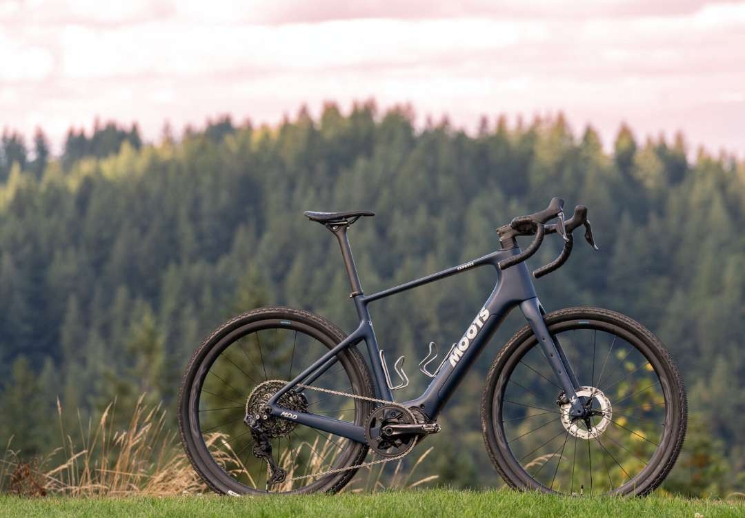 Moots Express E-Bike sebagai frame berbahan karbon pertama yang dibuat oleh Moots, maestro pembuat frame berbahan titanium. (Foto: Istimewa)