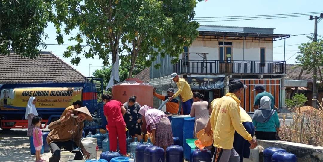BPBD Kabupaten Tuban melakukan dropping atau suplai air bersih di wilayah Kecamatan Senori, Tuban (Foto: dok. BPBD Tuban)