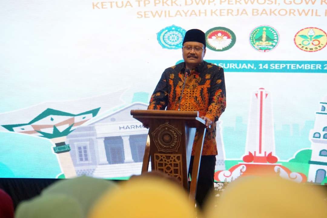 Walikota Pasuruan Saifullah Yusuf saat memberikan sambutan dalam acara pertemuan rutin beberapa organisasi perempuan. Kota Pasuruan mendapat kehormatan untuk menjadi tuan rumah acara ini. (Foto: Pemkot Pasuruan)