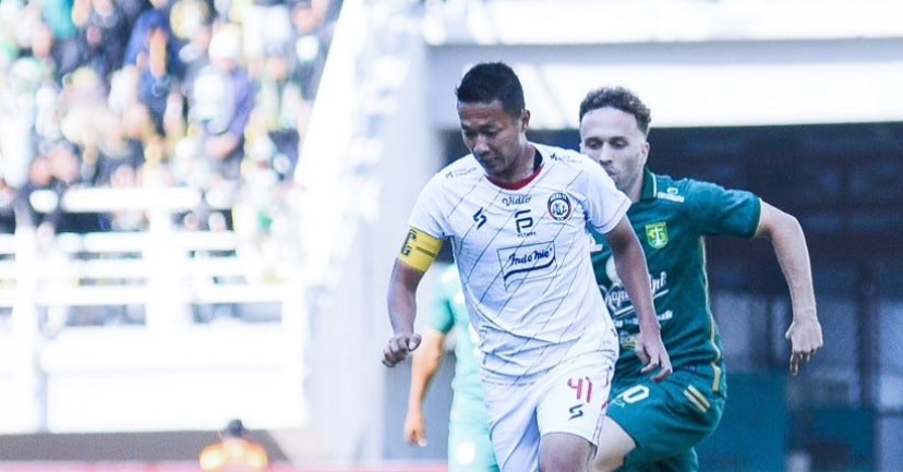 Jalannya laga antara Arema FC melawan tuan rumah Persebaya Surabaya pada laga pekan ke-13 kompetisi Liga 1 musim 2023/2024 (Foto: Twitter/@Aremafcofficial)