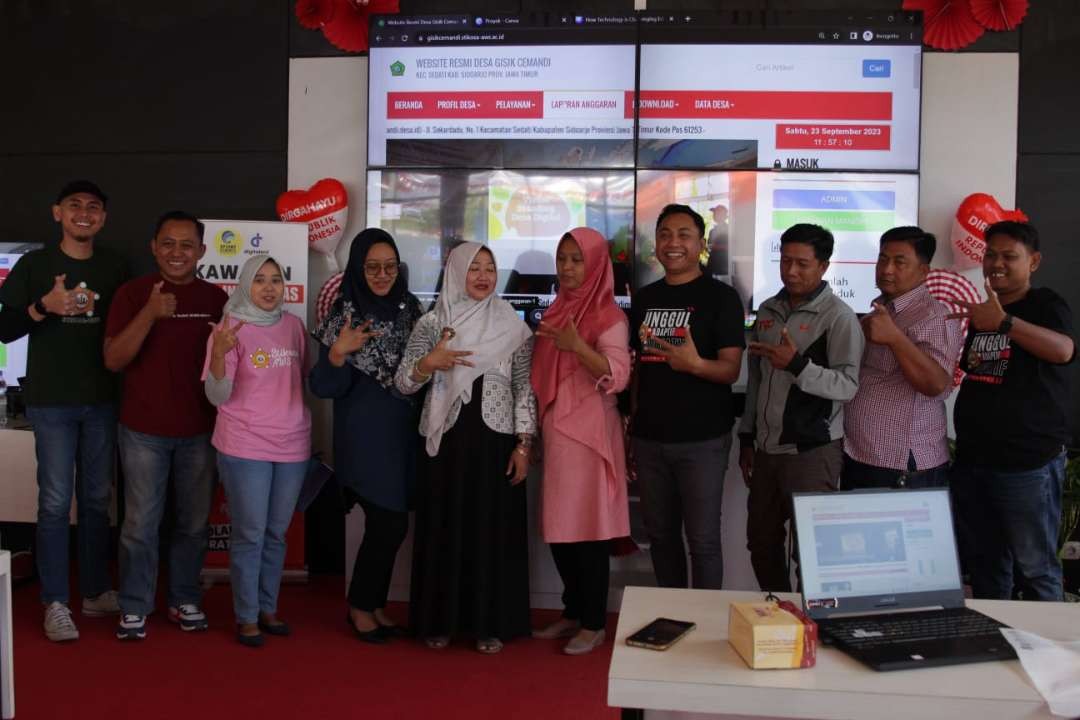Peluncuran website atau laman digital Desa Gisik Cemandi Sidoarjo di ruang serba guna gedung BPSDMP (Balai Pelatihan Sumber Daya Manusia dan Penelitian) Surabaya. (Foto: Dokumentasi Stikosa-AWS)