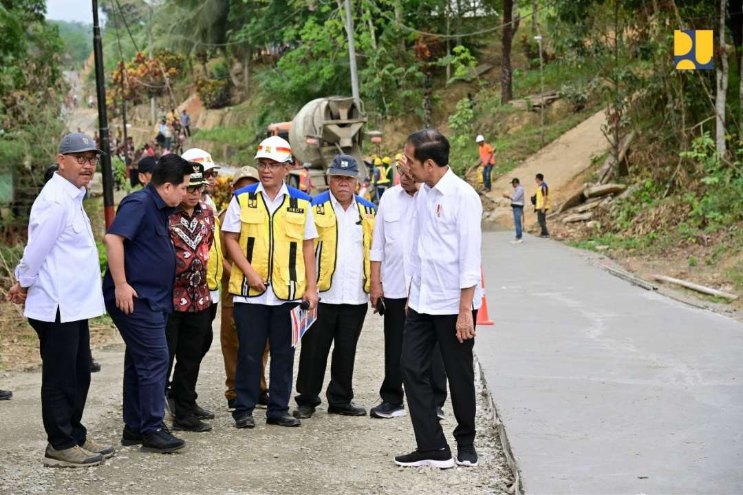 Presiden Joko Widodo saat meninjau daerah penyangga IKN Nusantara. (Foto: Biro Komunikasi Publik Kementerian PUPR)