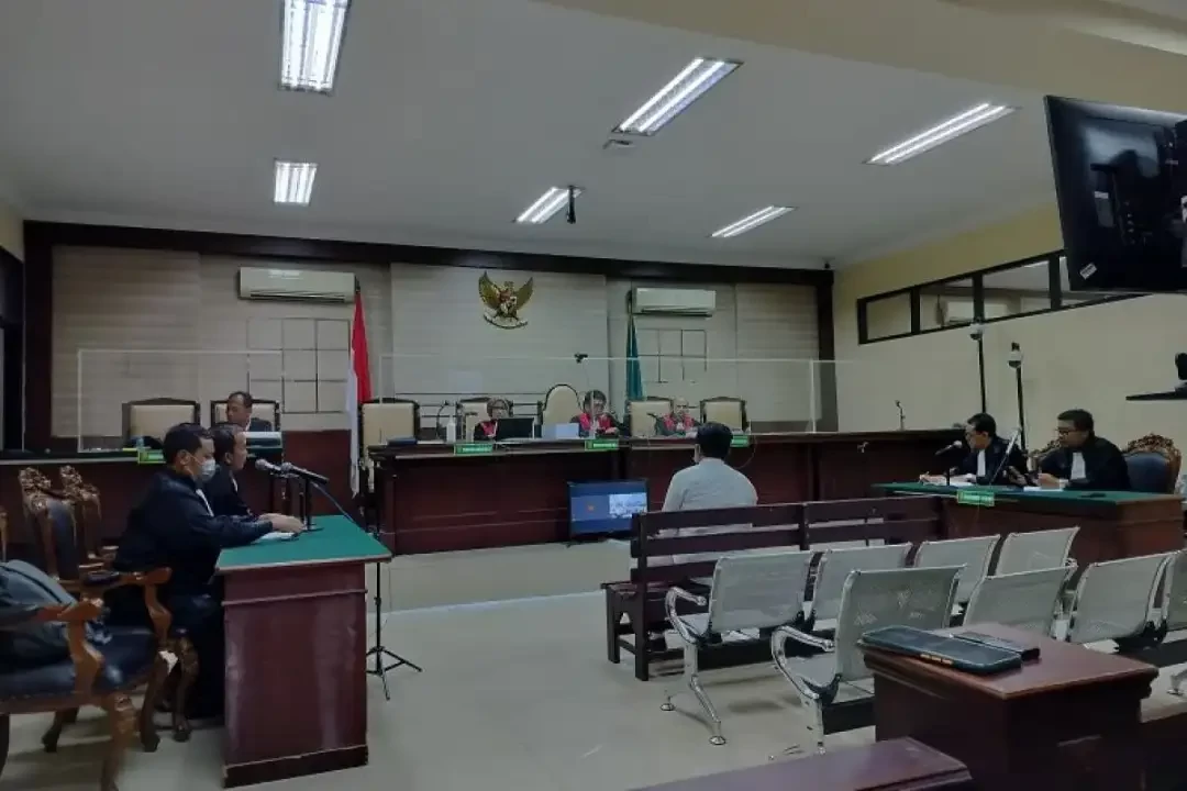 Persidangan kasus korupsi dana hibah pokok pikiran (Pokir) APBD Pemprov Jatim dengan terdakwa Rusdi di Pengadilan Tipikor Surabaya. (Foto: Ant)
