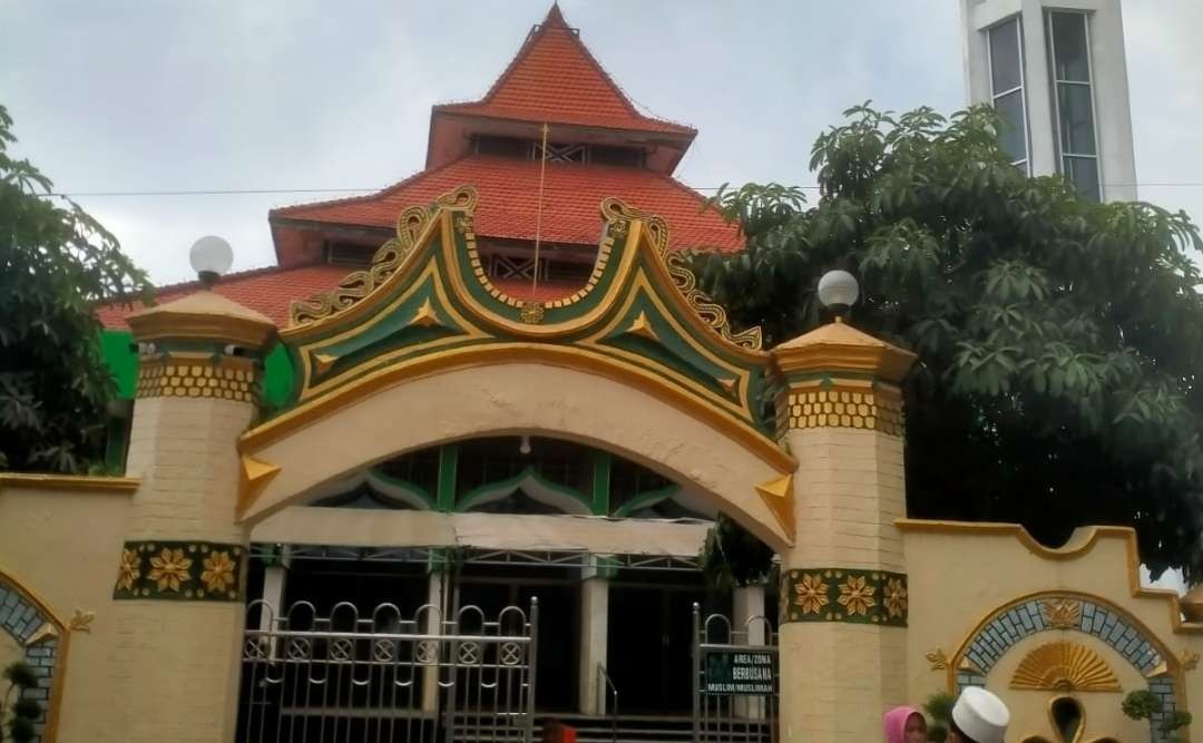 Masjid dengan gaya arsitektur Nusantara bertebaran di Indonesia. (Foto:afi/ngopibareng.id)