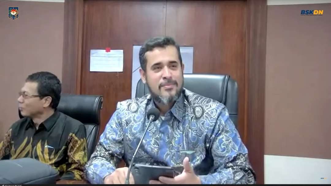 Walikota Probolinggo, Habib Hadi Zainal Abidin bersama jajaran perangkat daerah saat presentasi di Gedung Kementerian Dalam Negeri, Jakarta. ( Foto: Dinas Kominfo)