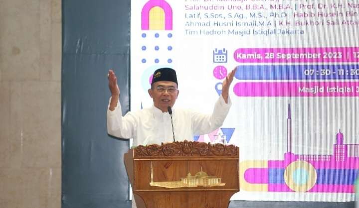 Menko PMK memberikan arahan dan syiar pada acara Tablig Akbar Gebyar Syiar Maulid Nabi Muhammad SAW, di Masjid Istiqlal Jakarta. (Foto: Dok Menko PMK)