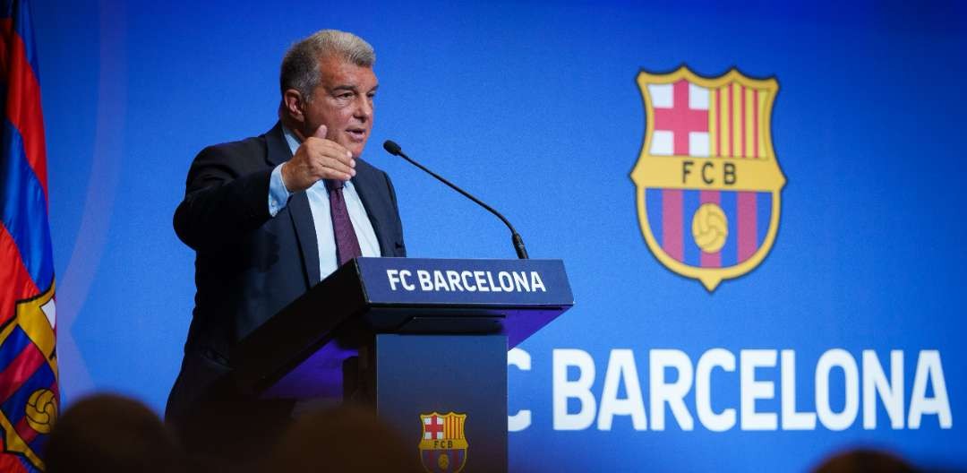 Presiden FC Barcelona, Joan Laporta membantah bahwa Barcelona telah melakukan penyuapan terhadap wasit seperti yang dituduhkan jaksa di Spanyol. (Foto: Twitter/@JoanLaportaFCB)