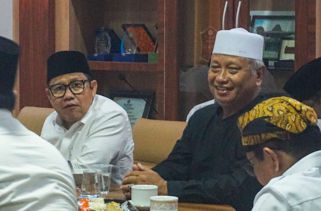 Cak Imin saat bersama pengasuh Pesantren Al Amanah KH Nur Kholis Misbah (Foto : Aini/Ngopibareng.id)