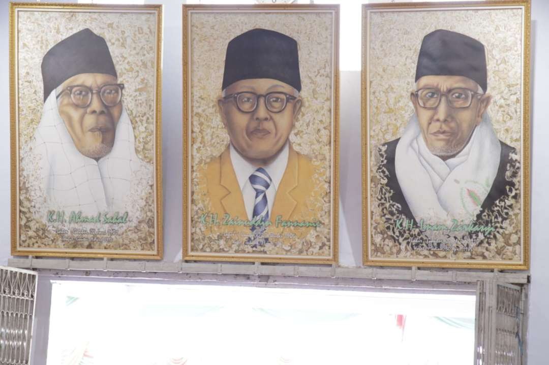 Trimurti atau tiga tokoh pendiri Gontor, KH Ahmad Sahal (1901-1977, KH Zainudin Fananie (1908-1967) dan KH Imam Zarkasyi (1910-1985). (Foto: istimewa)