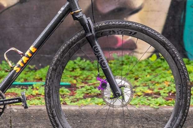 State Bicycle Co merilis produk pertamanya, suspensi khusus sepeda gravel, All-Road Suspension Fork. (Foto: Istimewa)