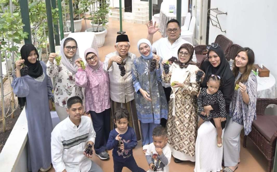 Keluarga bahagia terus dibina, keteladanan KH Ma'ruf Amin, Pengasuh Pondok Pesantren An-Nawawiyah Banten. (Foto:asmanu/ngopibareng.id)