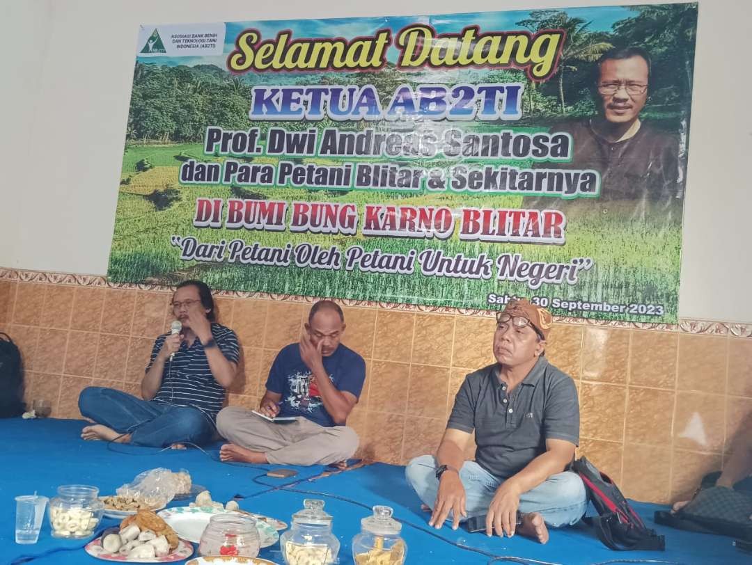 Safari Ketua Asosiasi Bank Benih dan Teknologi Tani Indonesia (AB2TI) di Blitar, harga beras masih wajar. (Foto: Choirul Anam/Ngopibareng.id)