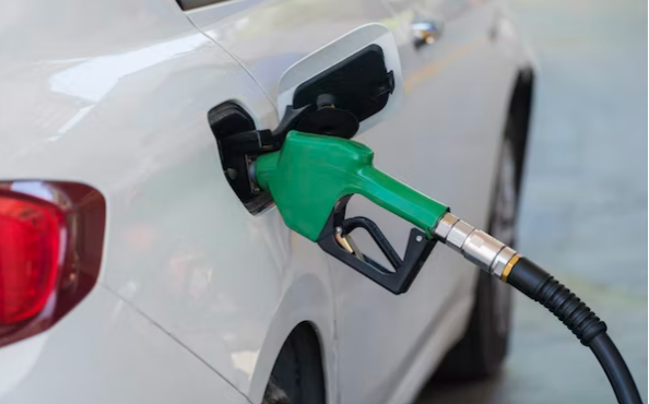 Harga bahan bakar minyak (BBM) mengalami kenaikan per Minggu, 1 Oktober 2023, hari ini. Sejumlah harga BBM yang naik di antaranya Pertamax. (Ilustrasi: Unsplash)