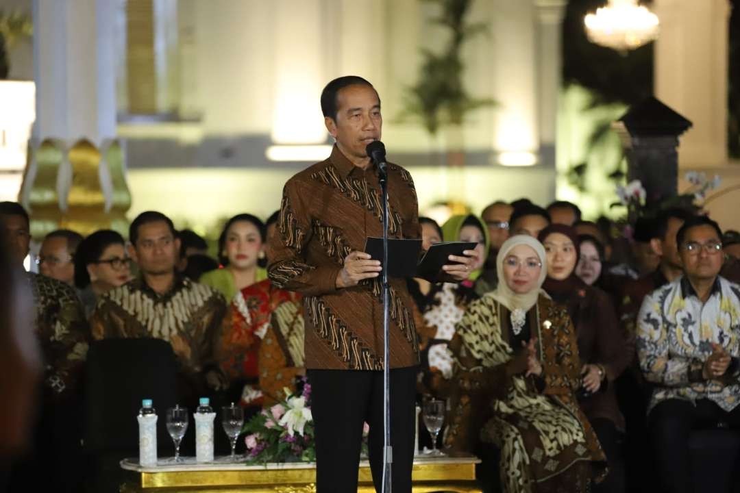 Presiden Joko Widodo memberi sambutan di acara Hari Batik Nasional di Istana Negara pada Minggu 1 Oktober 2023. Sedangkan Hari Batik Nasional digelar tiap 2 Oktober. (Foto: dok. menpan.go.id)