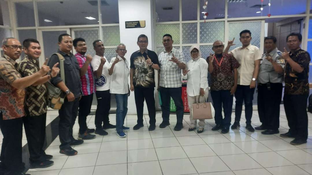 Dinas Pemuda dan Olahraga Kota Surabaya, bersama delegasi IMI Kota Surabaya dan KONI Kota Surabaya usai rapat pleno persiapan pelantikan IMI Kota Surabaya. (Foto: IMI Kota Surabaya)