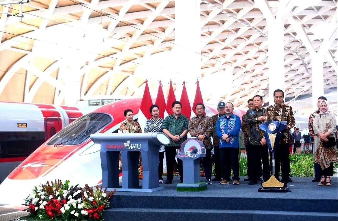 Presiden Jokowi meresmikan kereta cepat Jakarta-Bandung Whoosh, Senin 2 Oktober 2023. (Foto: Instagram @jokowi)