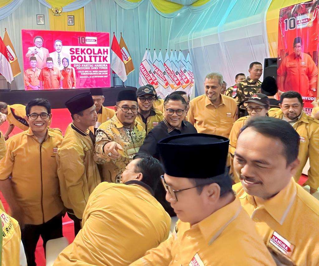 Pengurus dan Bacaleg Hanura Surabaya saat mengikuti rangkaian sekolah politik DPD Hanura Jatim. (Foto: Ist)